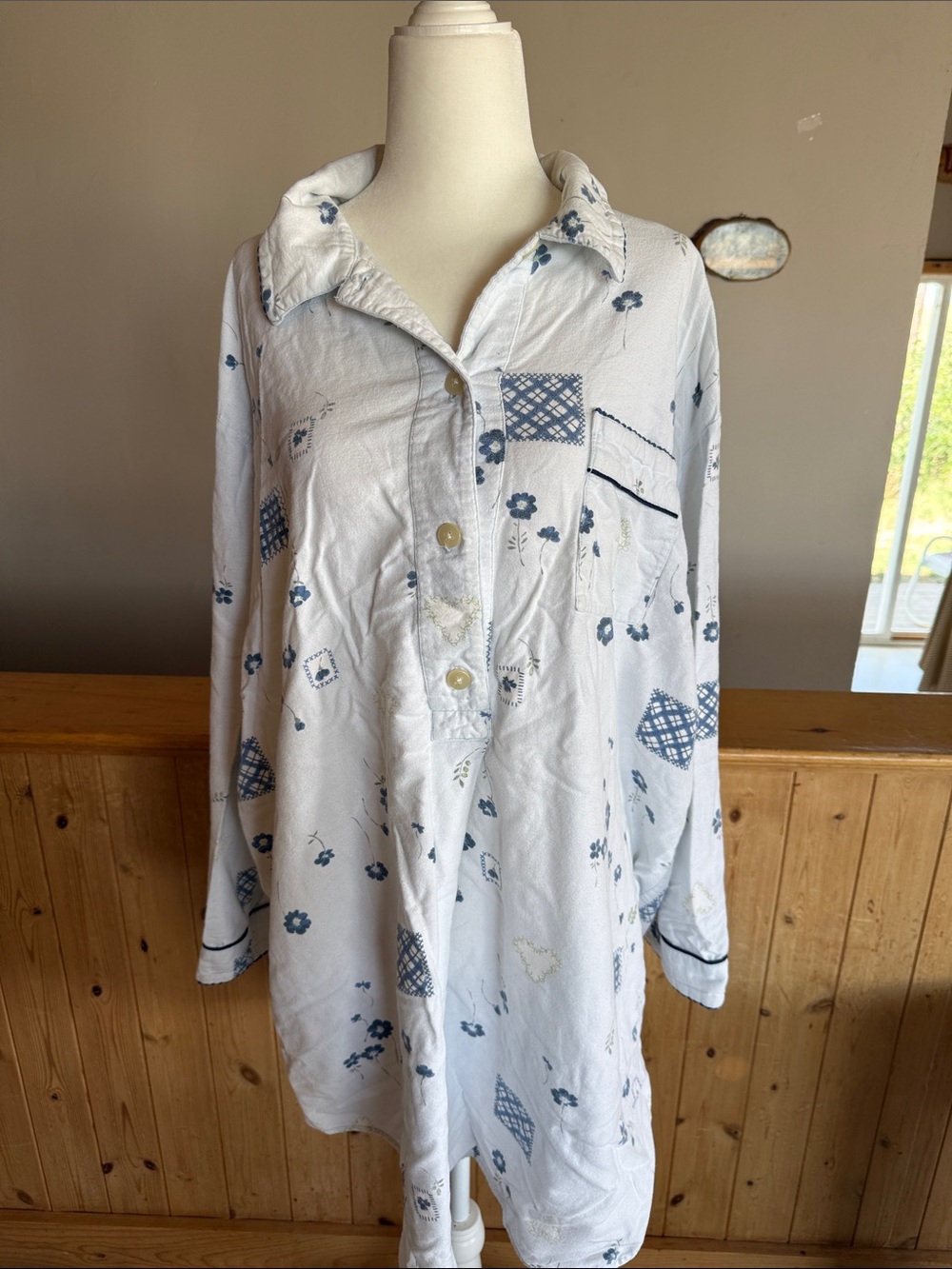 Vintage Cherokee White and Blue Floral Patch-Print Nightshirt